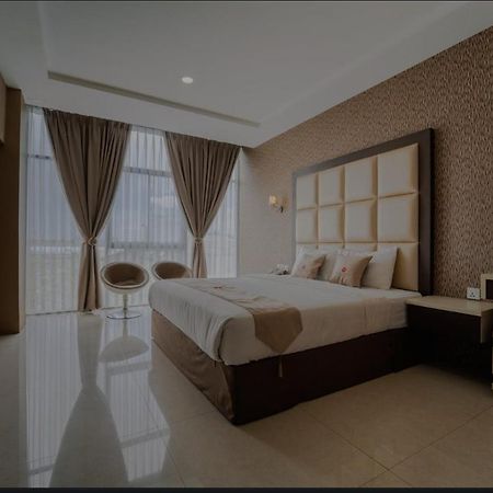 Osaka Hotel Batam Наґойя Екстер'єр фото