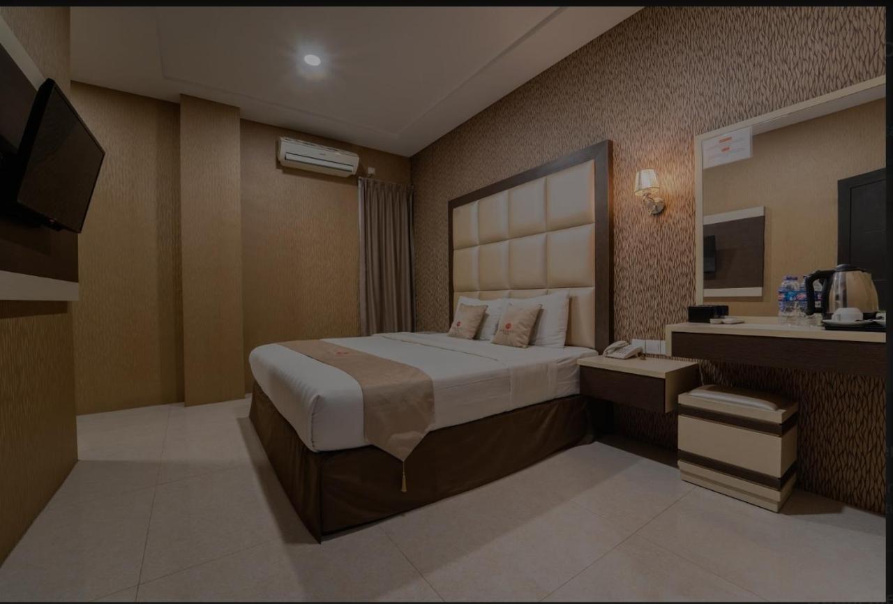 Osaka Hotel Batam Наґойя Екстер'єр фото
