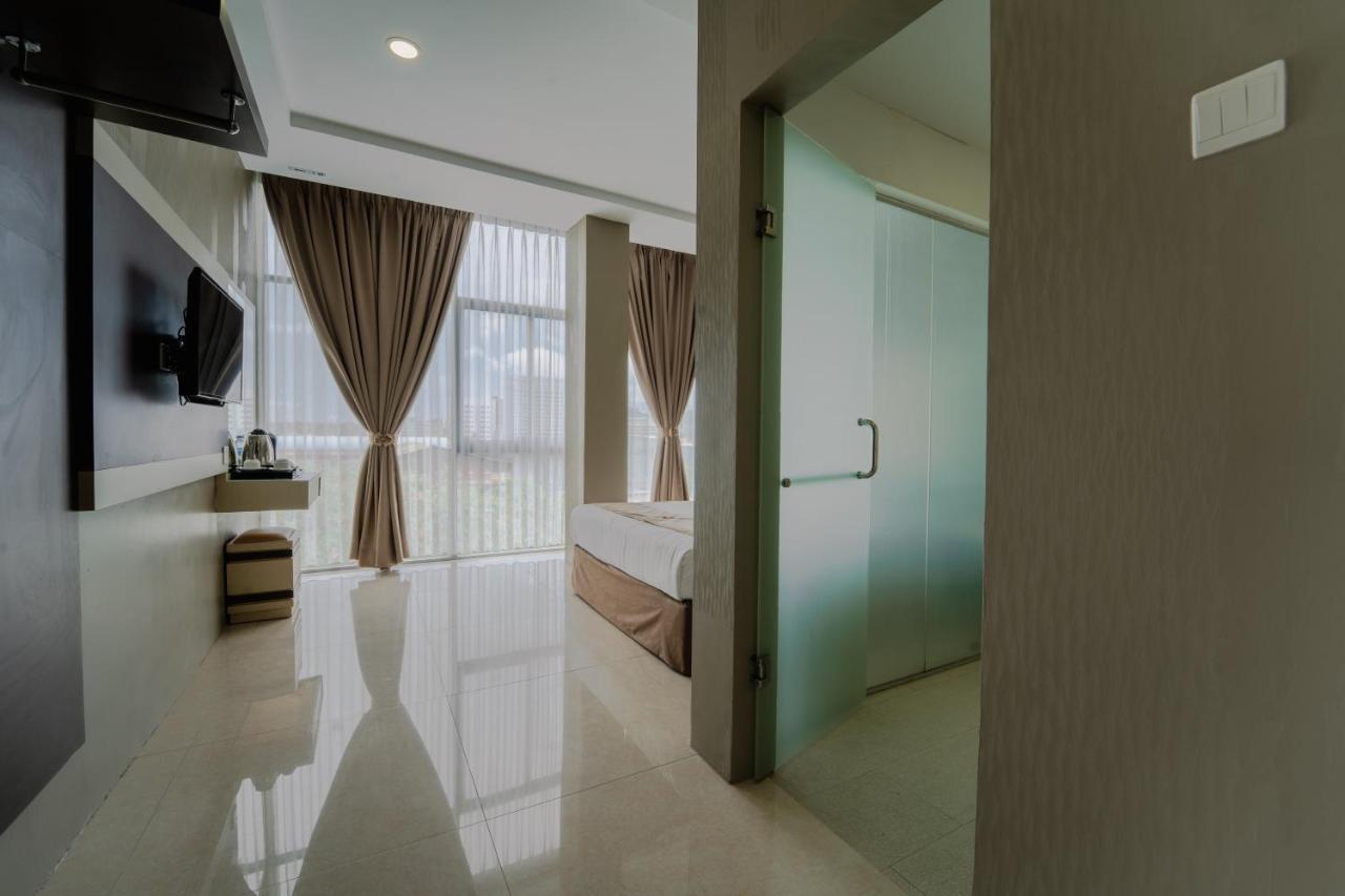 Osaka Hotel Batam Наґойя Екстер'єр фото